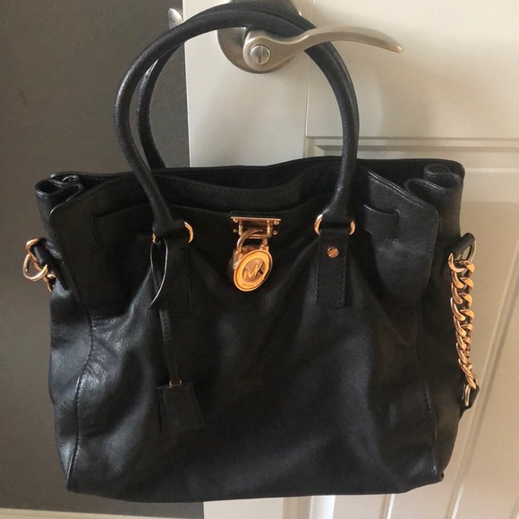 Michael Kors purse - Picture 1 of 4